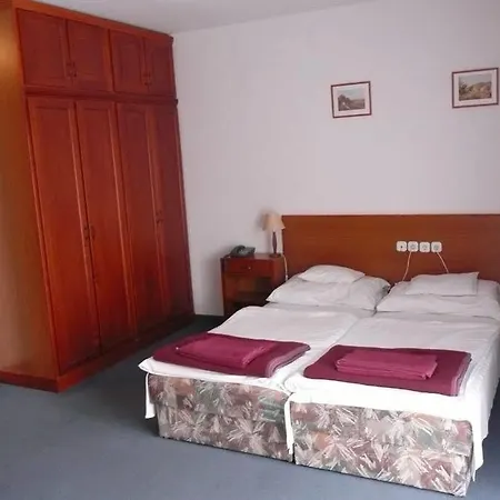 Ovit Szálloda 3*